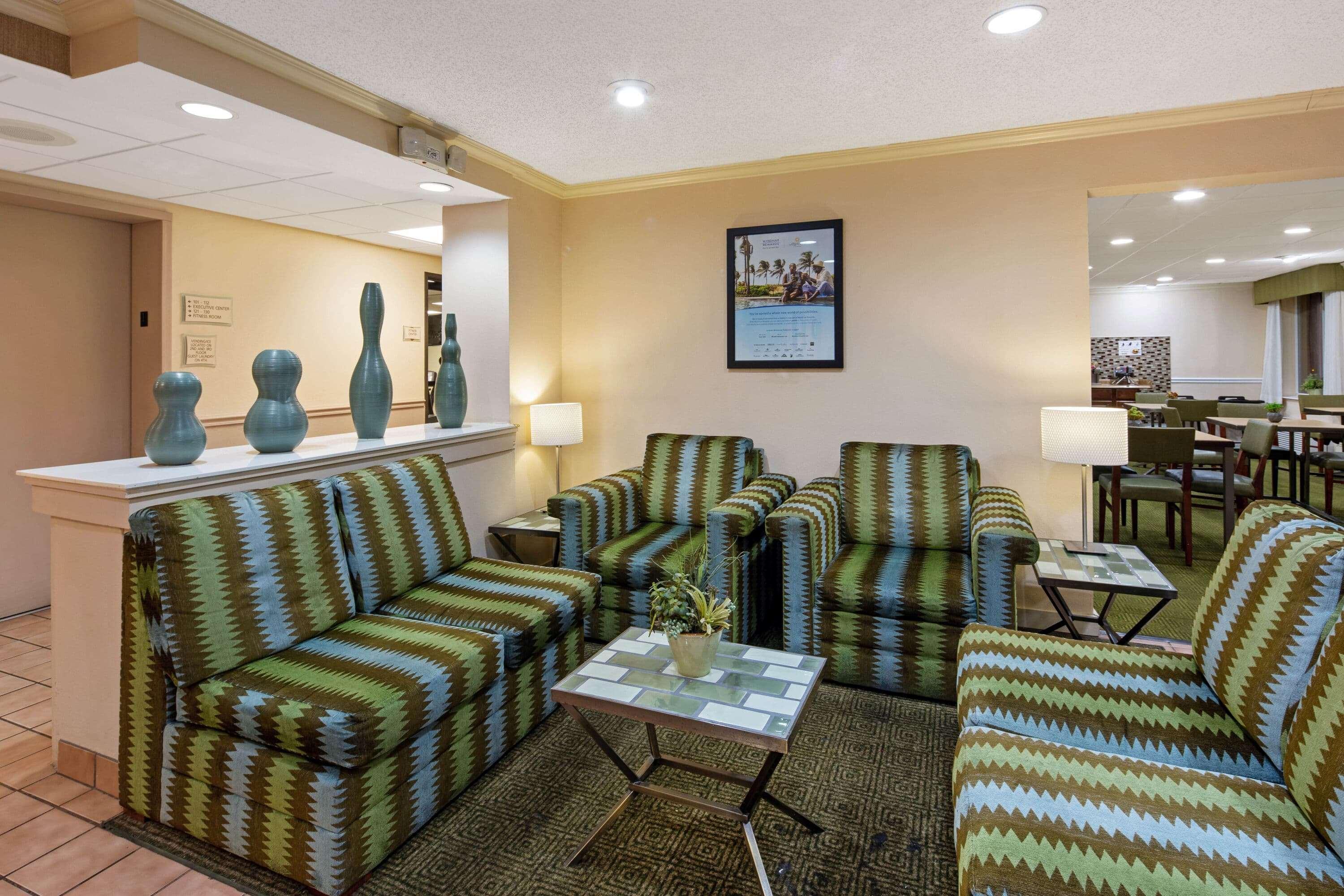 La Quinta Inn & Suites By Wyndham Sawgrass Sunrise Exterior photo