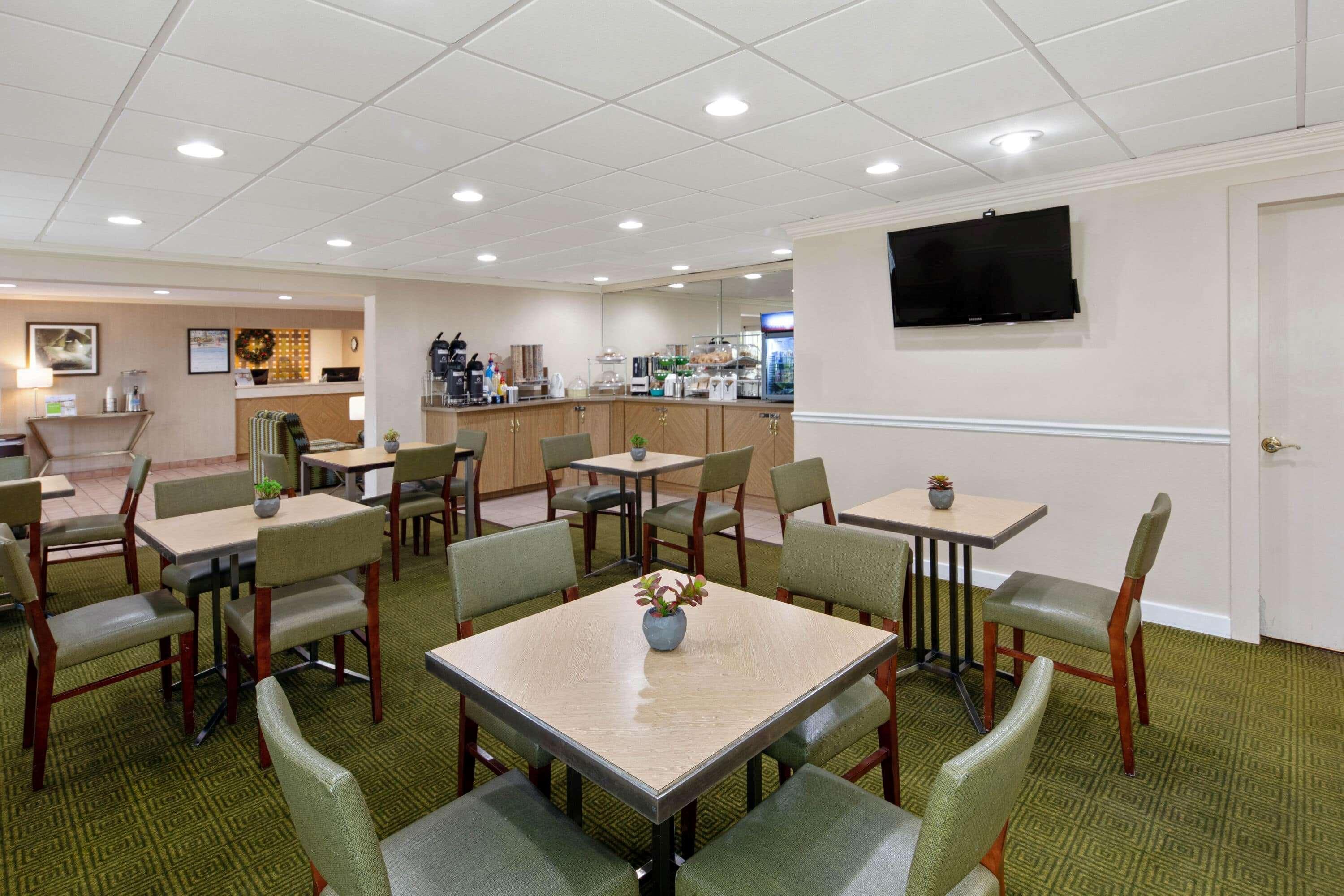 La Quinta Inn & Suites By Wyndham Sawgrass Sunrise Exterior photo
