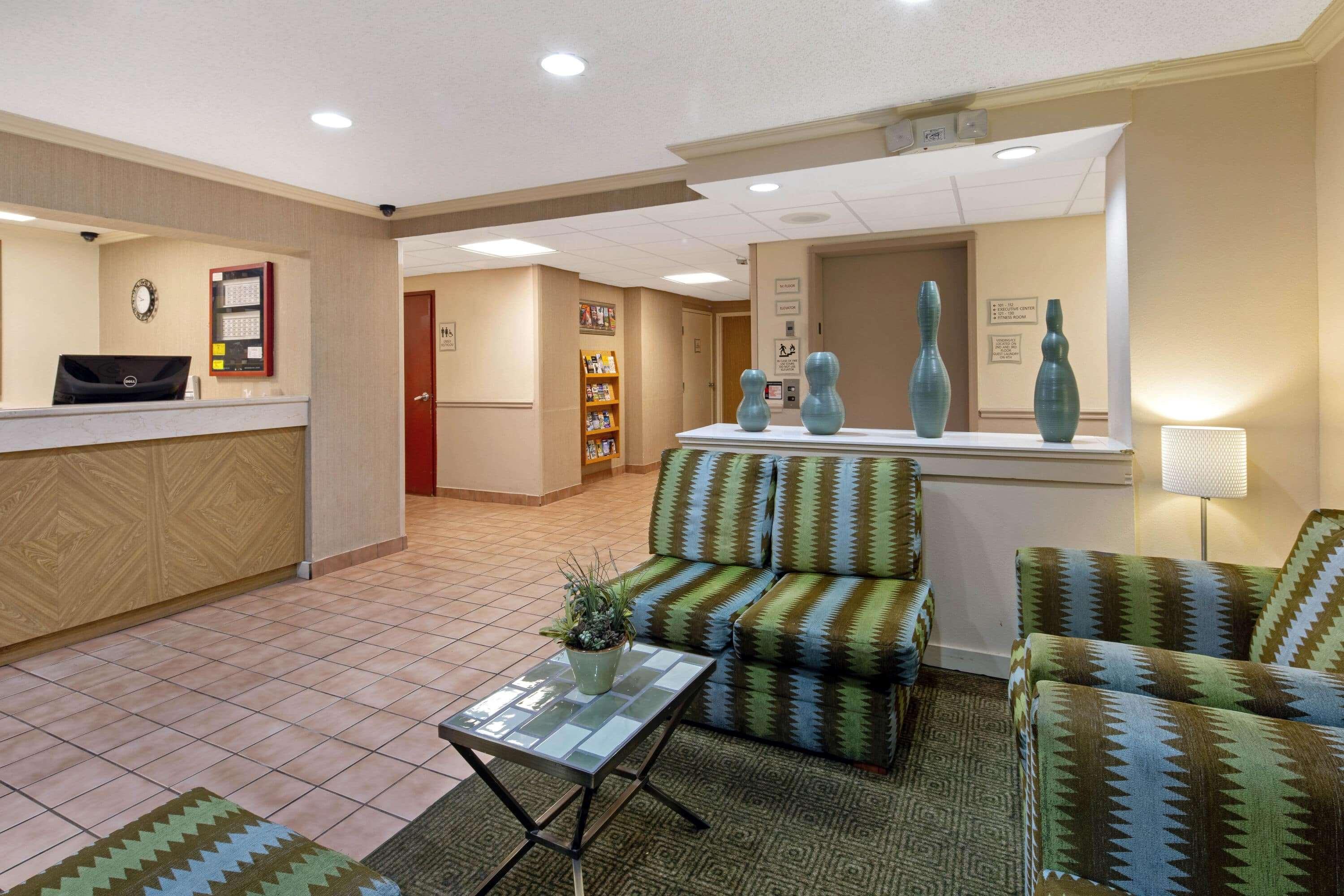 La Quinta Inn & Suites By Wyndham Sawgrass Sunrise Exterior photo