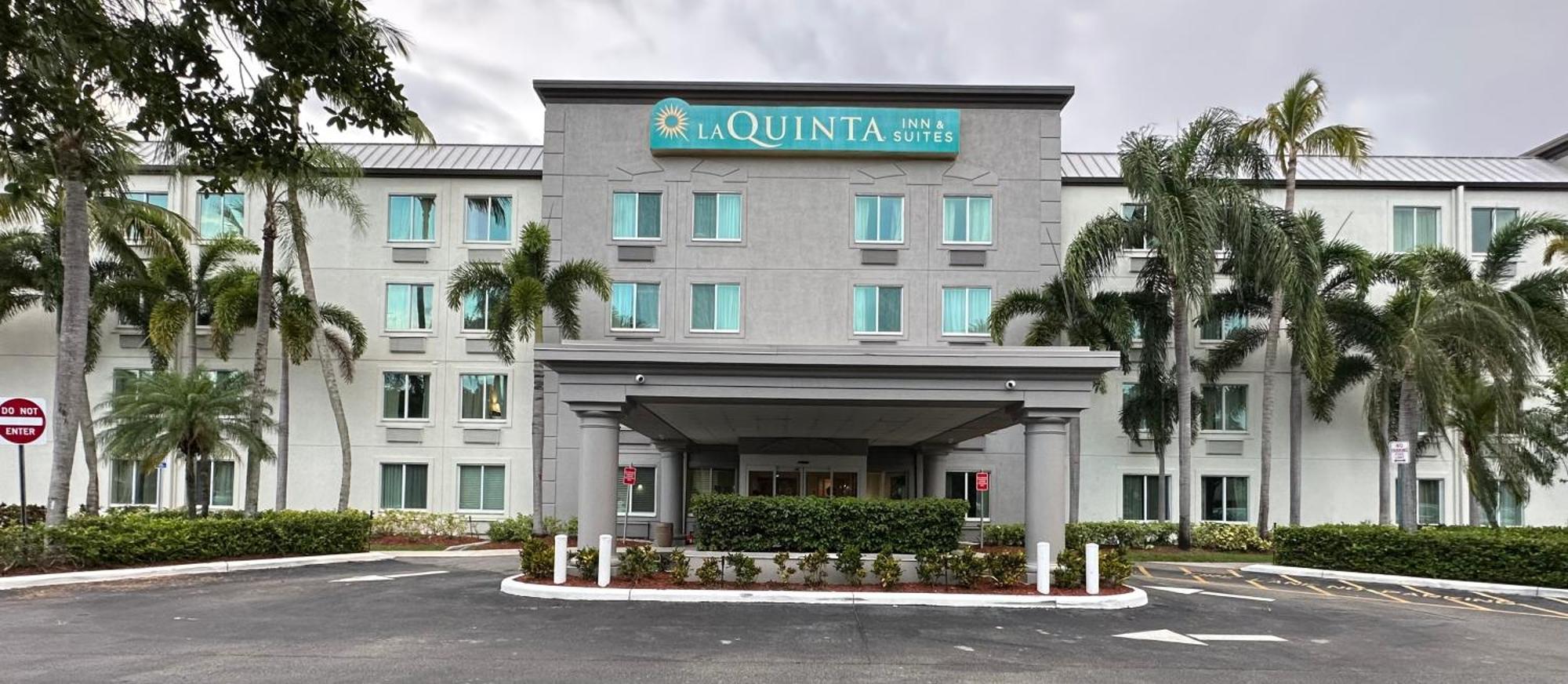 La Quinta Inn & Suites By Wyndham Sawgrass Sunrise Exterior photo