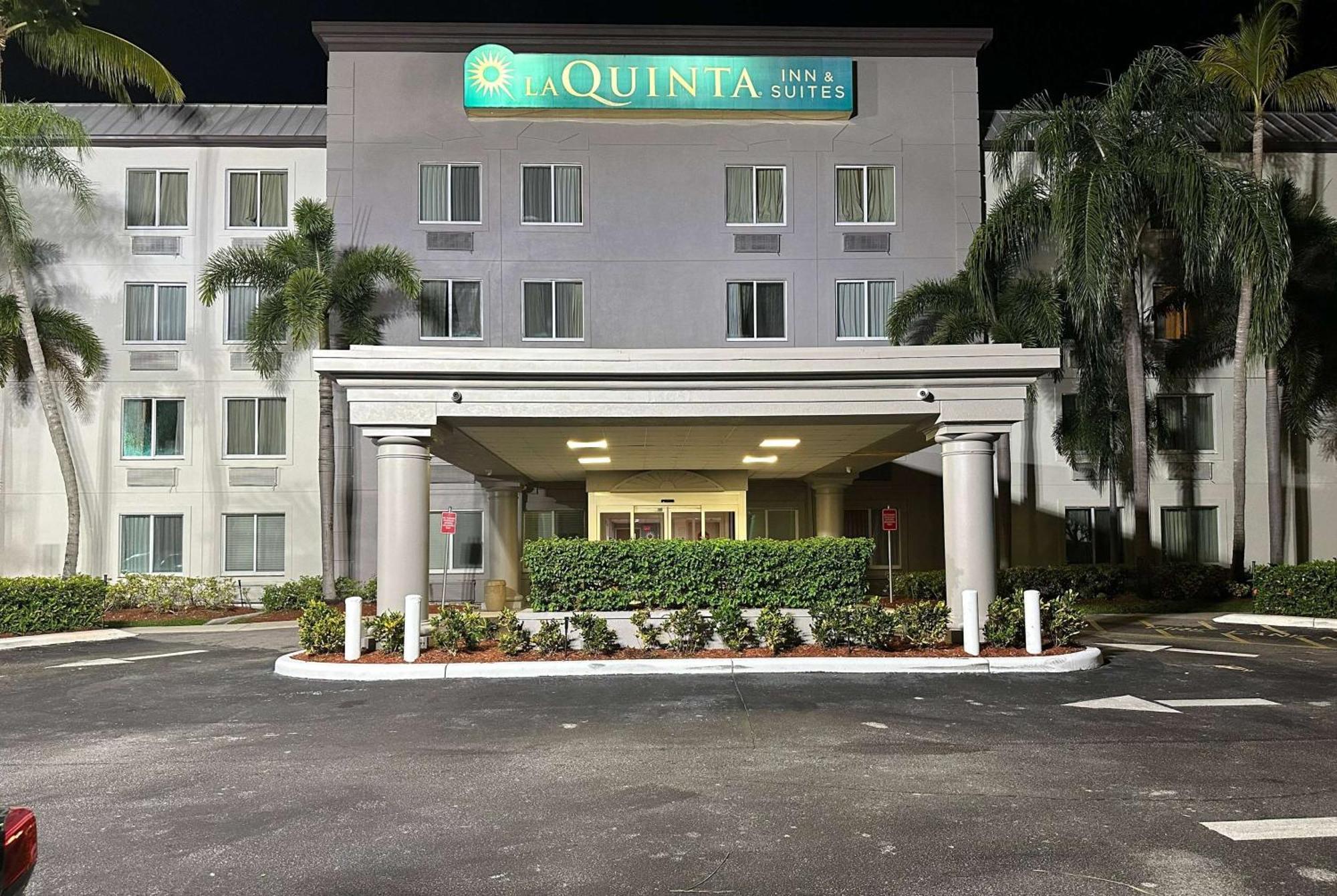 La Quinta Inn & Suites By Wyndham Sawgrass Sunrise Exterior photo